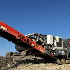 foto 51t jaw crusher mobil Sandvik QJ341