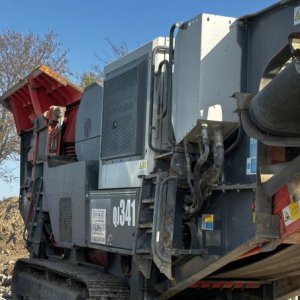 foto 51t jaw crusher mobil Sandvik QJ341